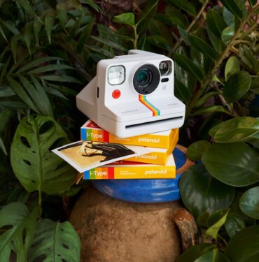 POLAROID_ALWAYSON_PRODUCT_NOW+_WHITE+FILM