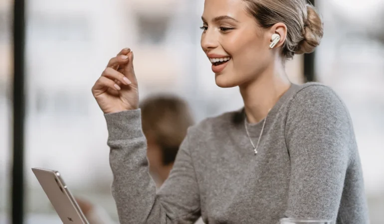 Huawei FreeBuds Pro 4, 100 dB’e kadar gürültü engelleme sunuyor